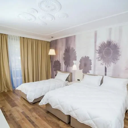מלון Regina & 4*