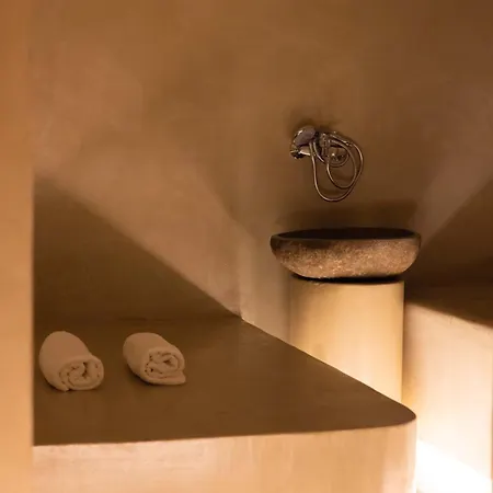 Regina & 4* فلورا