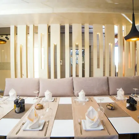 Regina & 4* فلورا